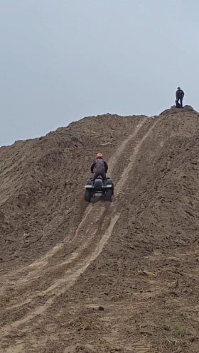 Подъем в горку на квадроцикле