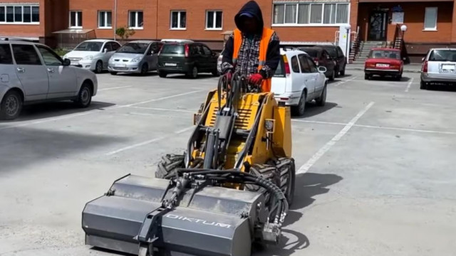 Чистка территории без пыли вокруг